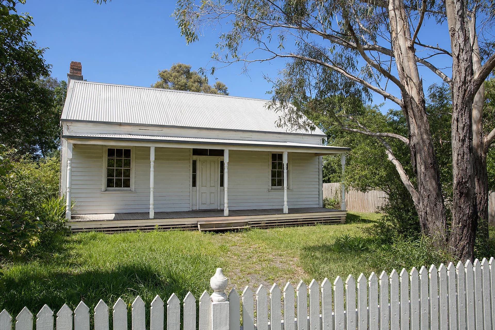 An empty pre-1960 weatherboard cottage in Armadale with a full width front verandah, ready for a vacate clean